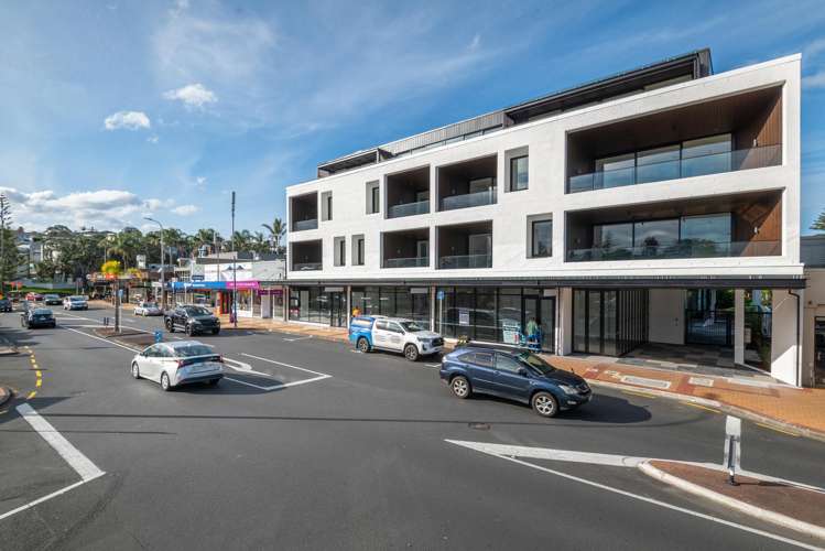 17/423-427 Beach Road_1