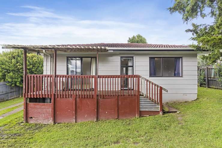 The owner of a 5 O'Connell Street, in Manurewa, Auckland, is under pressure and needs to sell his investment property. Photo / Supplied