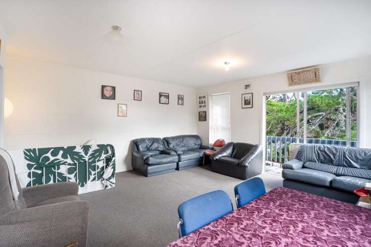 6 Cyril Way_2