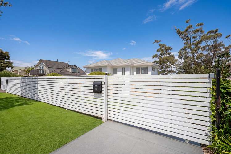 117 & 117A Awaroa Road Sunnyvale_37