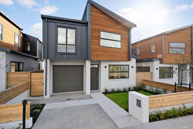 Modern 4 - Bedroom Home Ready For You in Flat Bush