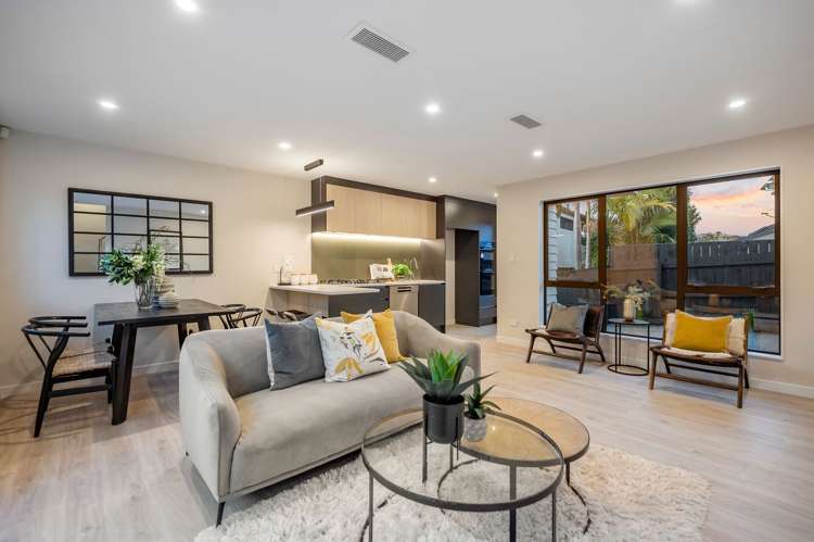 2/114 Saddleback Rise Murrays Bay_7