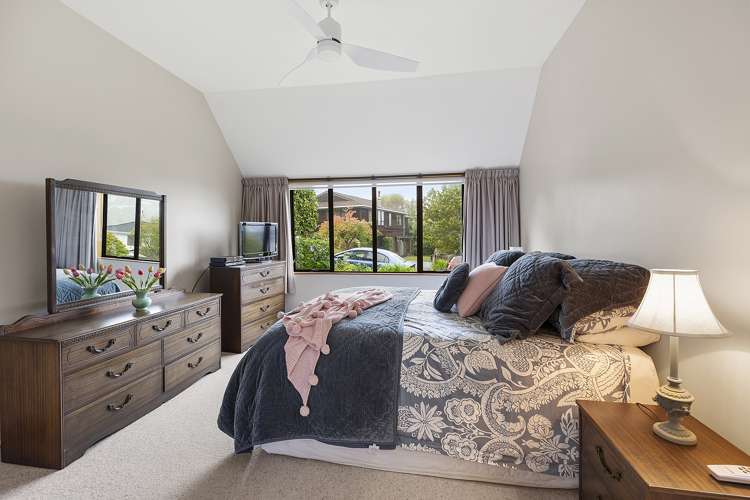 25 Thatcher Crescent Crofton Downs_13