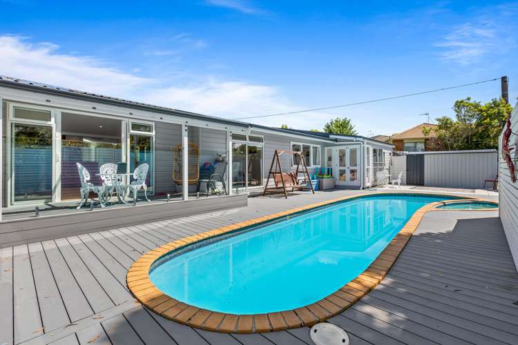 210 Royal Road Massey_16