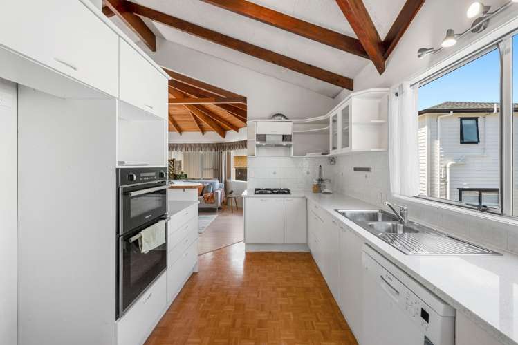 10 Borrowdace Avenue Botany Downs_13