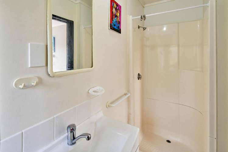 9 Kenef Road Paremata_15