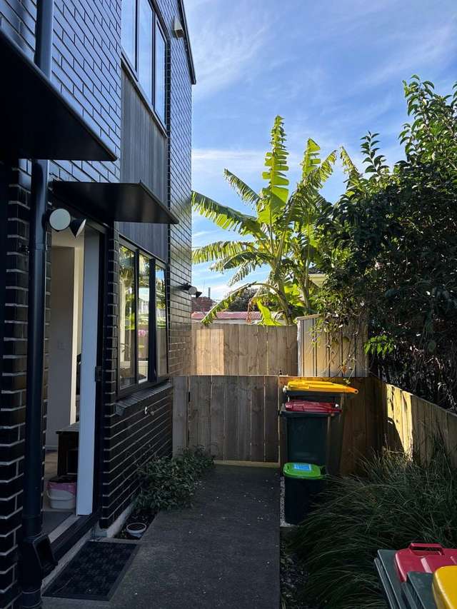 8/63 Taikata Road Te Atatu Peninsula_2