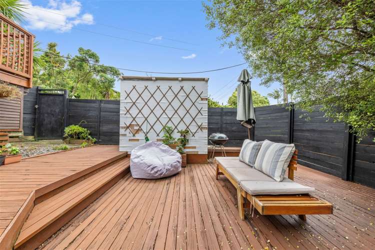 1/9 De Val Drive Titirangi_16