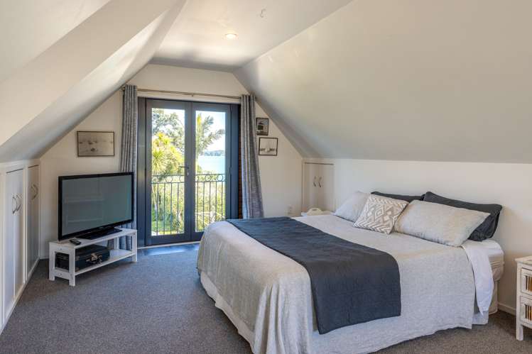 8 Esslin Road Surfdale_14