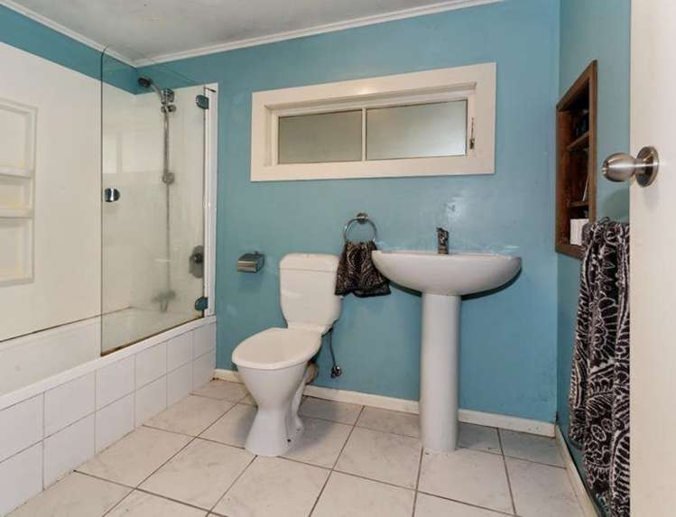 50 Derwent Crescent Titirangi_11