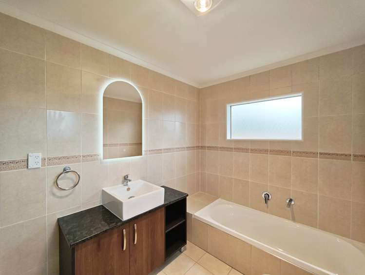 38 Chartwell Avenue Glenfield_16