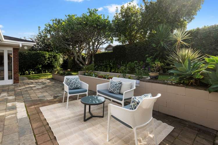 11 Seymour Road Mellons Bay_26