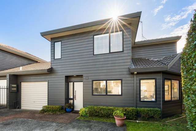 Modernised stylish townhouse