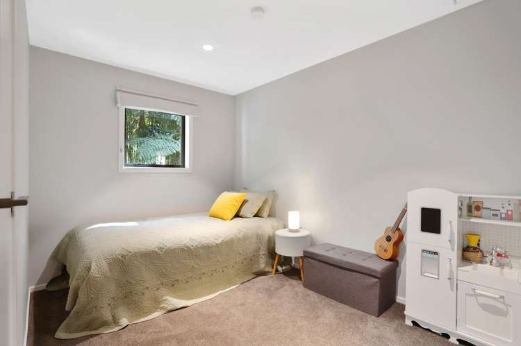 892 West Coast Road Waiatarua_11