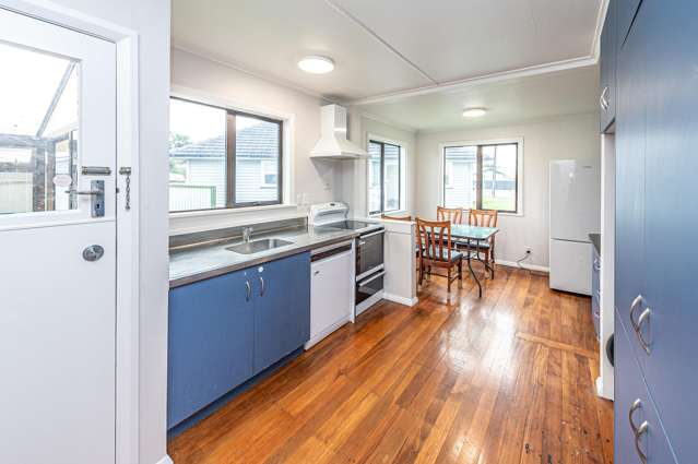 24 Selwyn Crescent College Estate_1