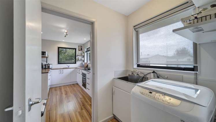 35 Avro Crescent Hornby_12