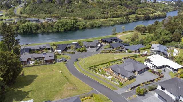 12 Stevenson Way Rangatira Park_1