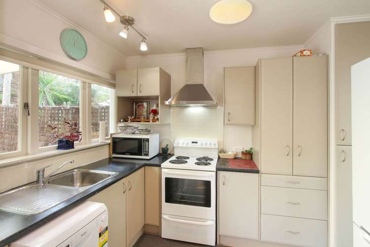 2/7 Lydia Avenue Northcote_15