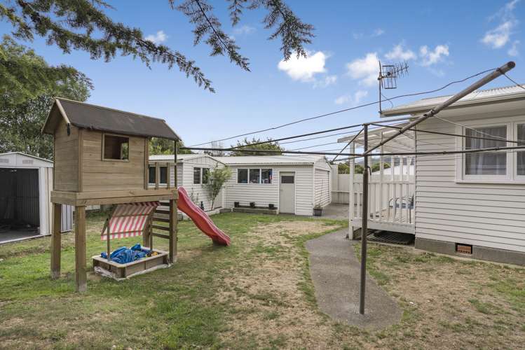 54 Peel Place Wainuiomata_16