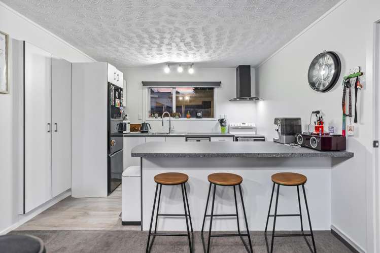 2/29 Garelja Road Henderson_3