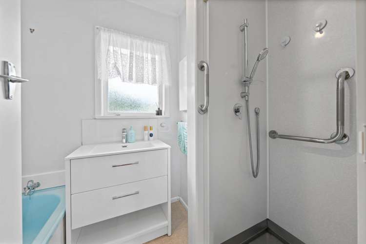 2 Vandeleur Avenue Birkdale_8