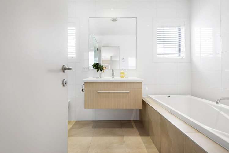 26a Long Drive Saint Heliers_18