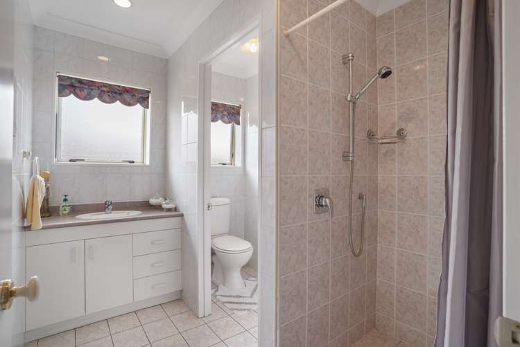 27 Beach Road Pahurehure_19