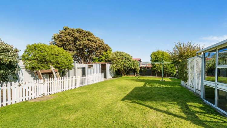 38 Norfolk Crescent Otaki Beach_12