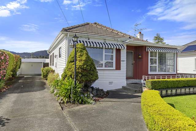 Charming 1940s home in prime Epuni location!