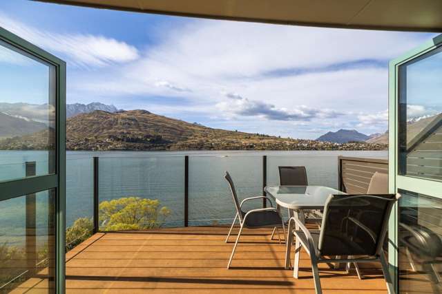 Spacious Lakeside Living, Exceptional Views