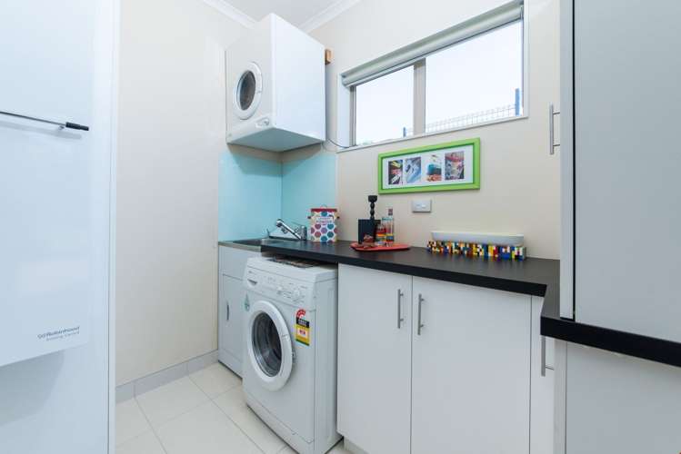 8 Vidal Way Flat Bush_19