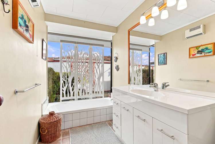 2 Warwick Place Springvale_15