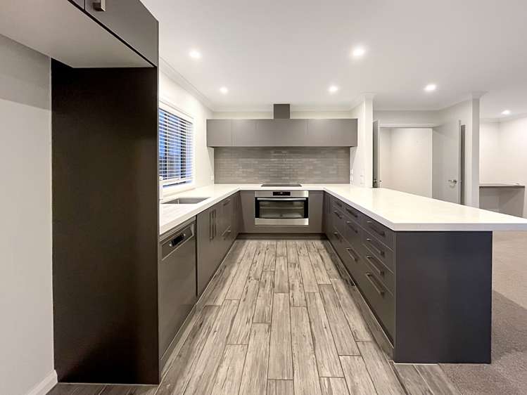 7 Monaco Grove Fitzherbert_1