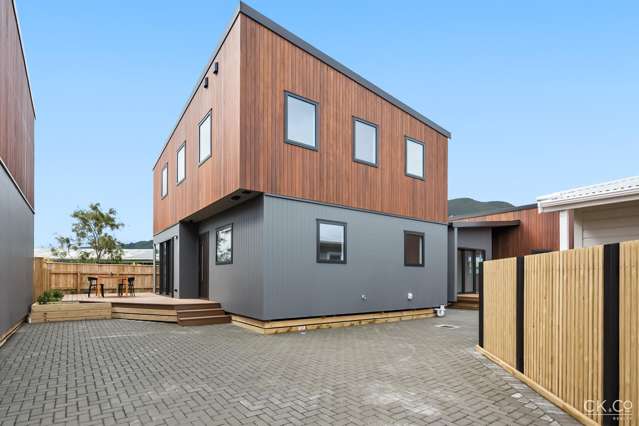 BRAND NEW STANDALONE LIVING - STYLE, SPACE & SUNSHINE