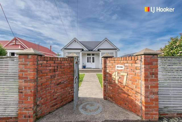 Four Bedroom Villa Close To The Beach