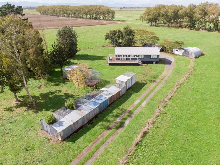 230 Central Road North Waitakaruru_30