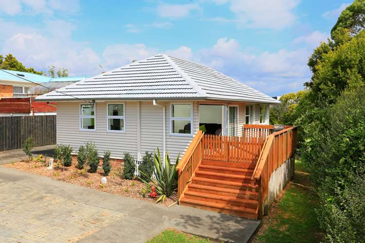 124 Flanshaw Road Te Atatu South_0