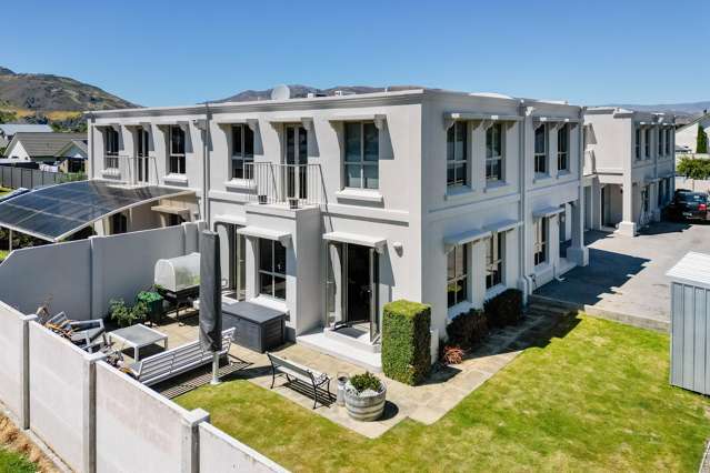 Live, Invest, or Holiday in Style!