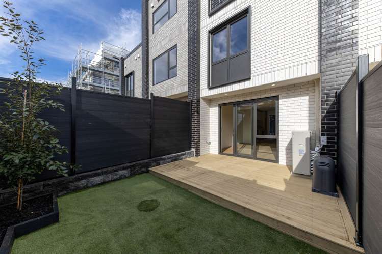 5/6 James Street Bayview_11
