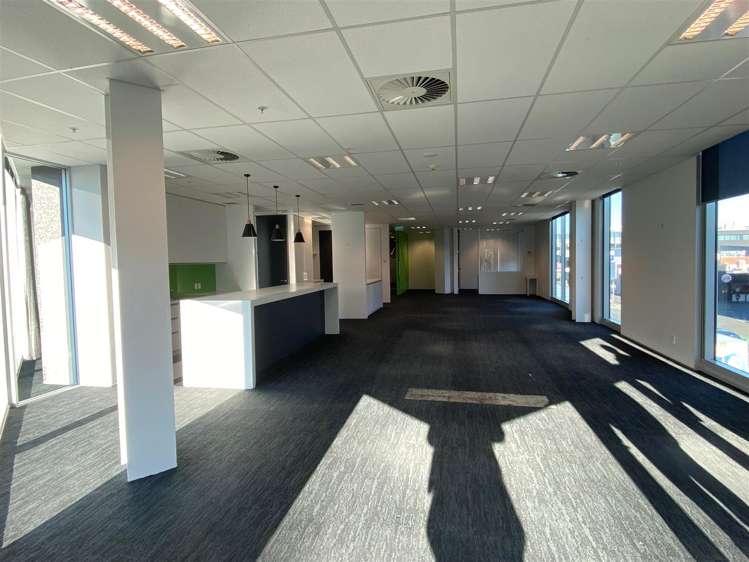 Part 1st Floor, 109 Ward Street Hamilton Central_6