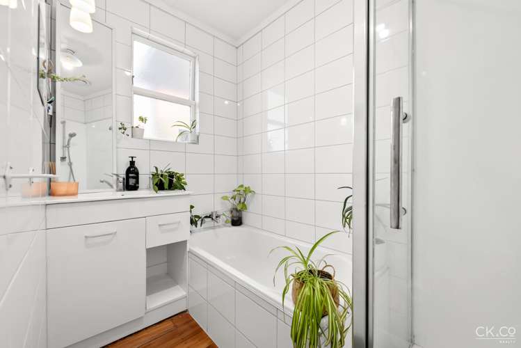 2 Churton Crescent Taita_10