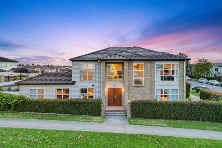 A seven-bedroom house for sale at 8 Teitei Rise, in Flat Bush, is one of many large new-build properties for sale in the South Auckland suburb. Photo / Supplied