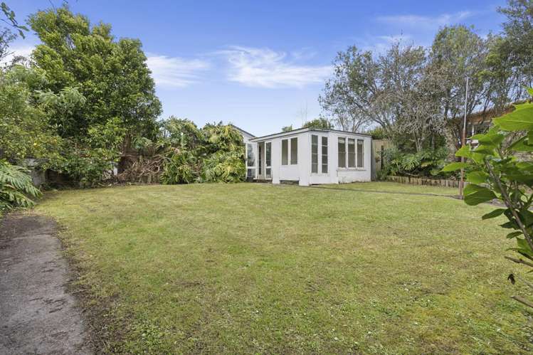 29 Highland Avenue Titirangi_19