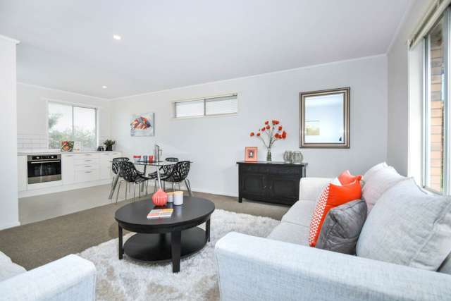 Beautiful 2 bedroom unit in convenient location