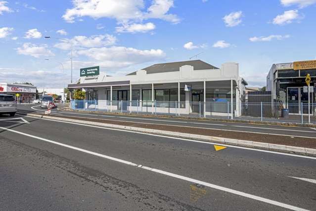 Prime corner site - showroom/ hospitality option