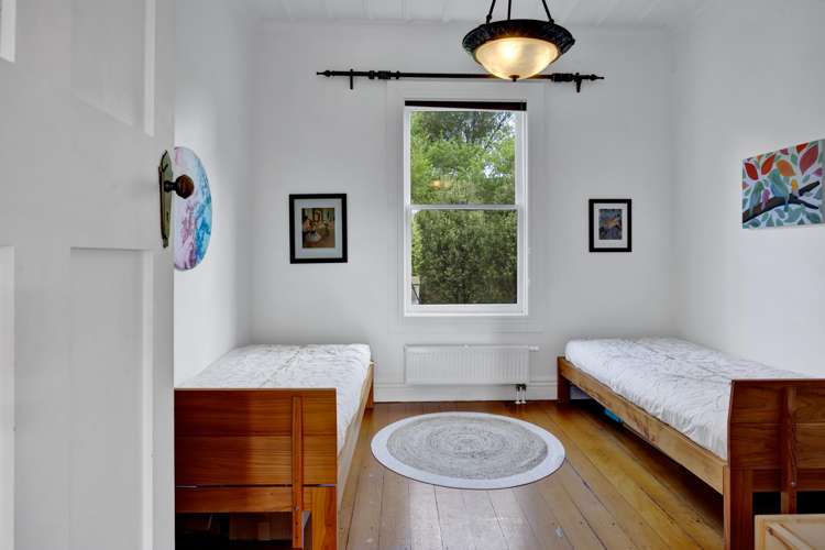 602 Pembroke Road West Stratford_13