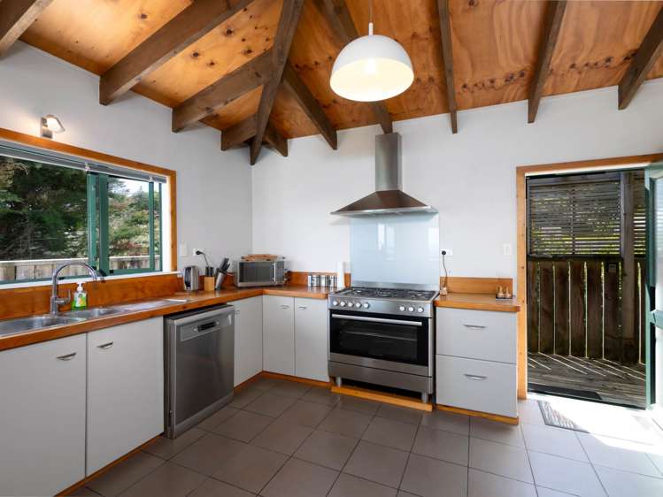 6 Kokohuia Road Omapere_4