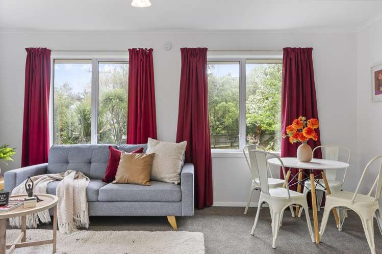 1/1 Gard Street Silverstream_8