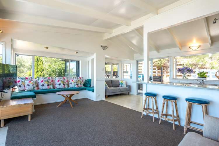 5 Sixth Avenue Onetangi_10