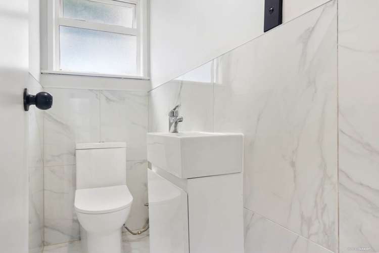 1/4022 Great North Road Glen Eden_11